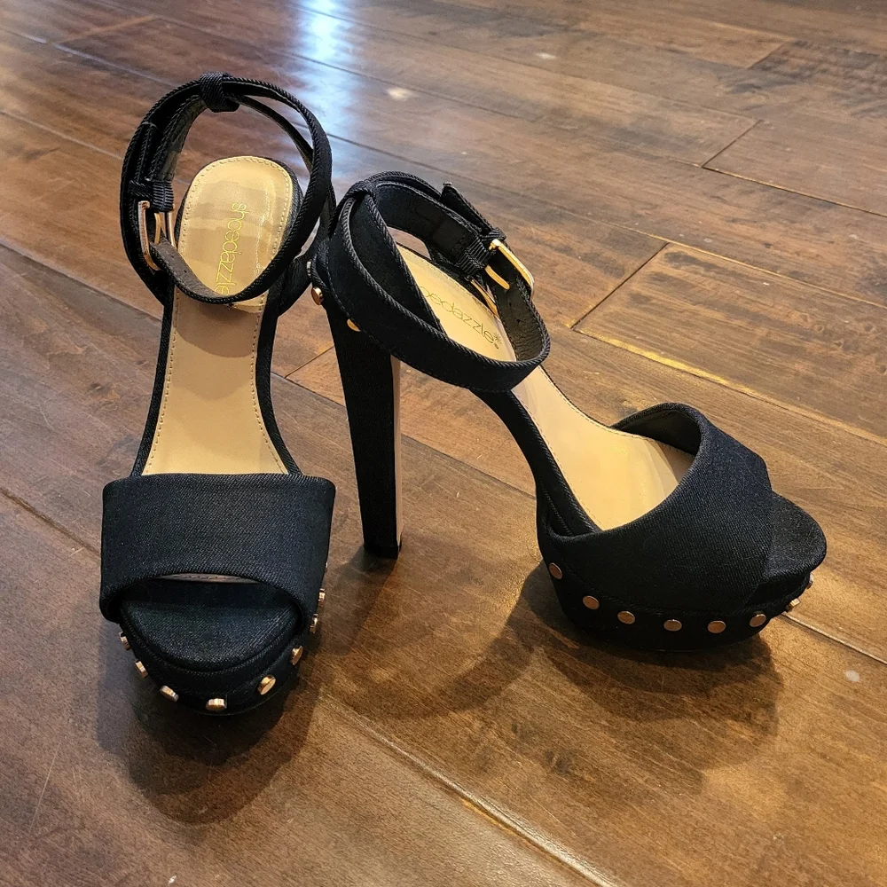 Shoe Dazzle Dark blue Denim Platform Heels with Gold Stud Detail